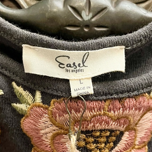 Easel Oversized Charcoal Floral Embroidered Blouse - Picture 7 of 9